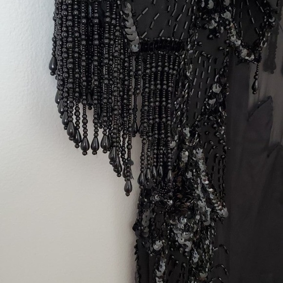 Black flapper Beaded dress. Eyelet closure needs to be sewen , open back size 6 - Picture 8 of 8